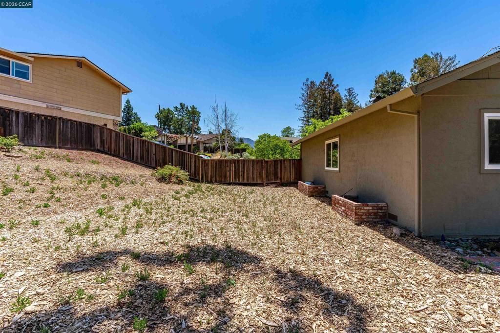 Image 33 of property listing at 1829 Yolanda Cir, Clayton, CA 94517