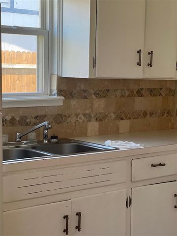 405 NW Glendale Dr, Lawton, OK 73507
