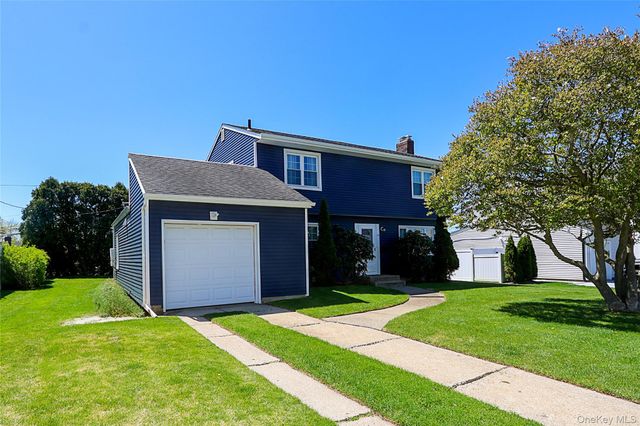 14 Bradford Road, Plainview, NY 11803