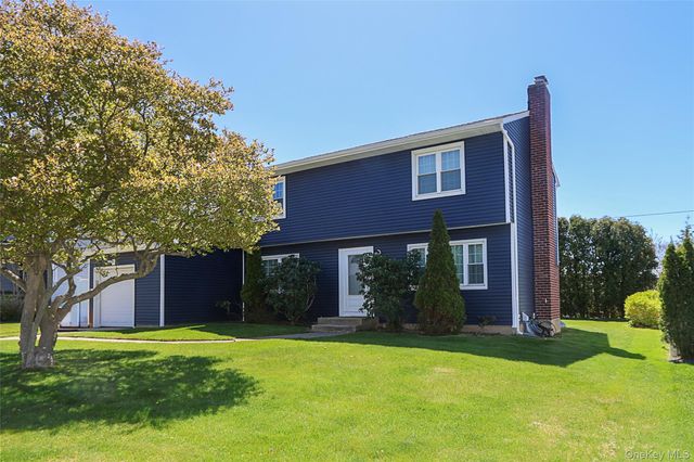 14 Bradford Road, Plainview, NY 11803