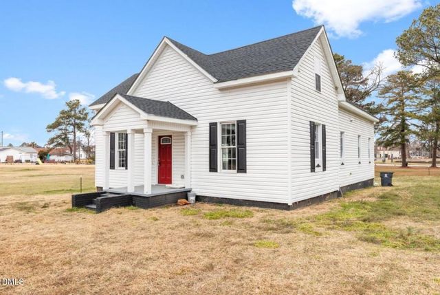 305 E Harnett Street, Benson, NC 27504