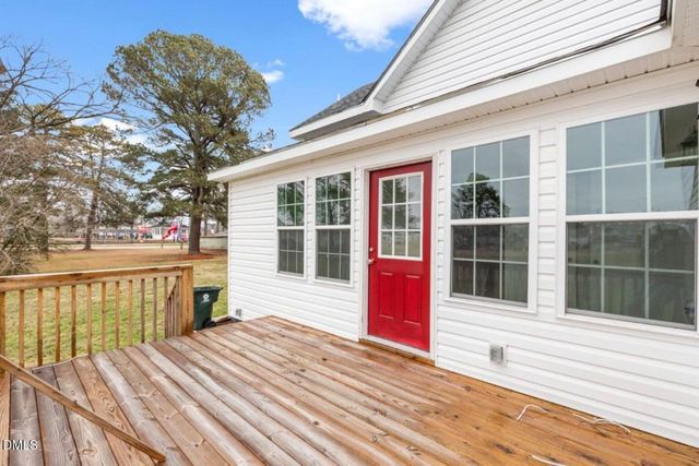 305 E Harnett Street, Benson, NC 27504