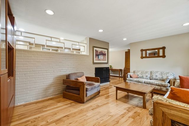 57 Prior Dr, Framingham, MA 01701