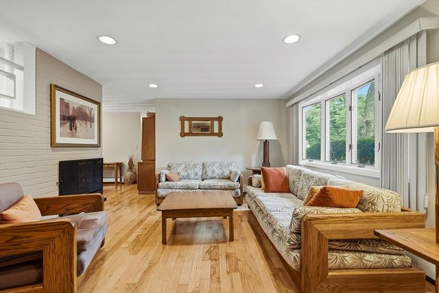 57 Prior Dr, Framingham, MA 01701