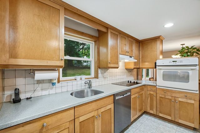 57 Prior Dr, Framingham, MA 01701
