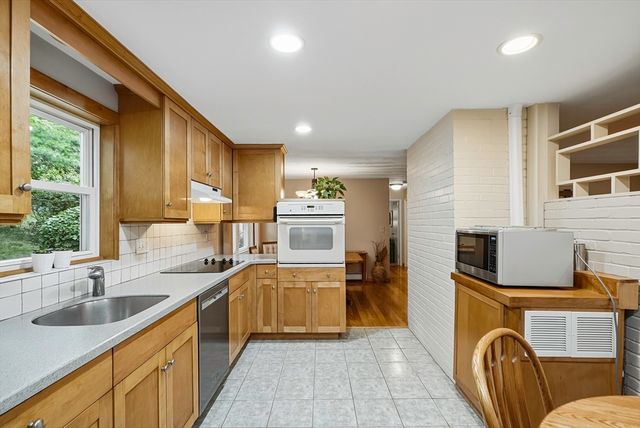 57 Prior Dr, Framingham, MA 01701