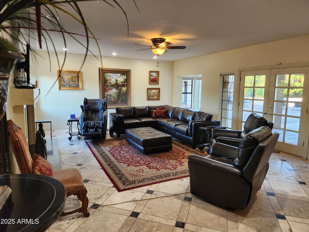 Image 13 of property listing at 8915 N Invergordon Road, Paradise Valley, AZ 85253