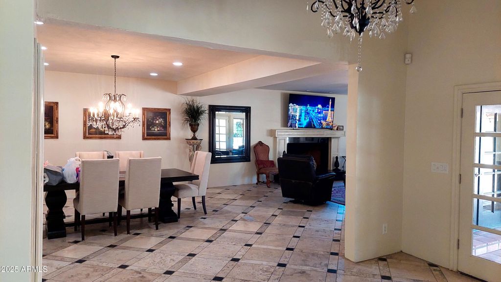 Image 15 of property listing at 8915 N Invergordon Road, Paradise Valley, AZ 85253