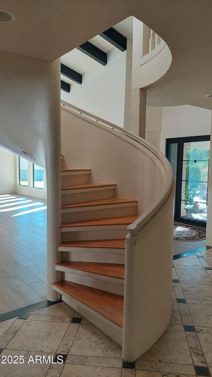 Image 17 of property listing at 8915 N Invergordon Road, Paradise Valley, AZ 85253