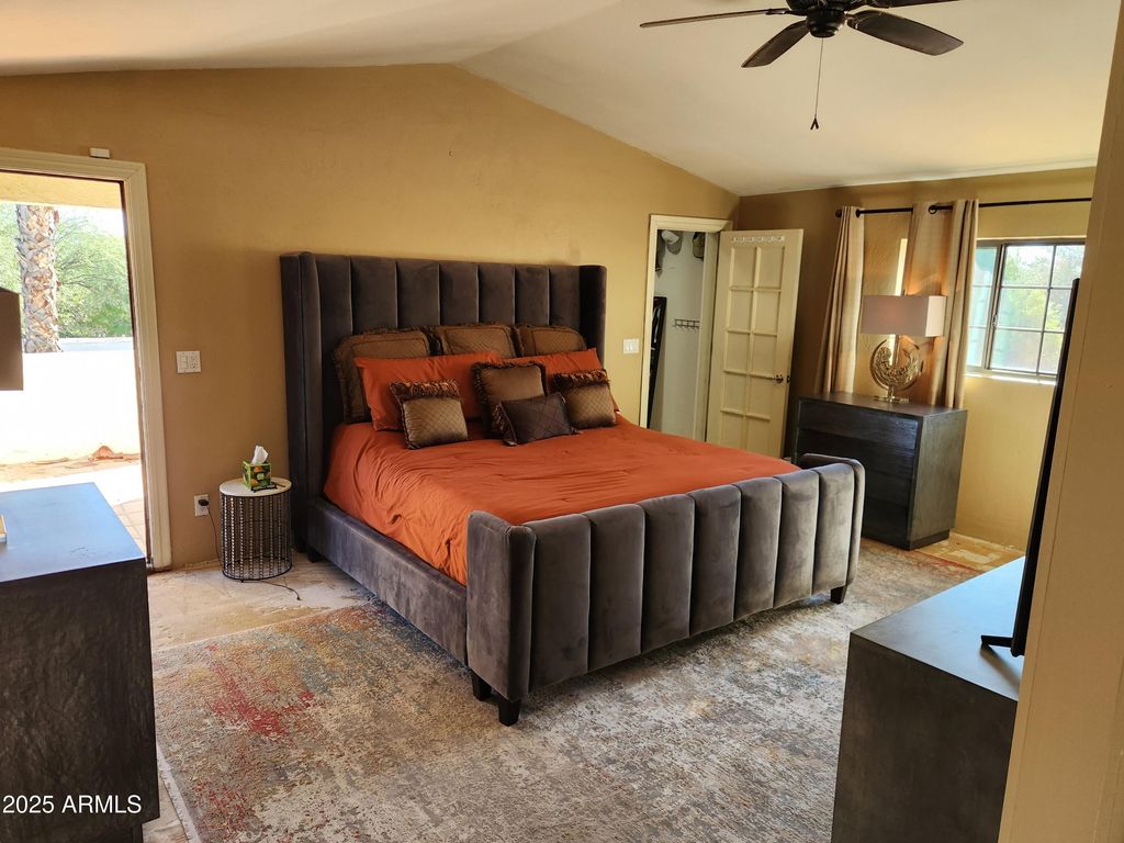 Image 23 of property listing at 8915 N Invergordon Road, Paradise Valley, AZ 85253