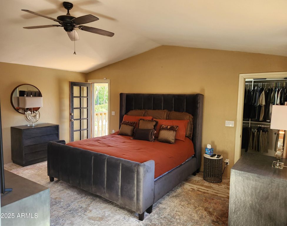 Image 24 of property listing at 8915 N Invergordon Road, Paradise Valley, AZ 85253