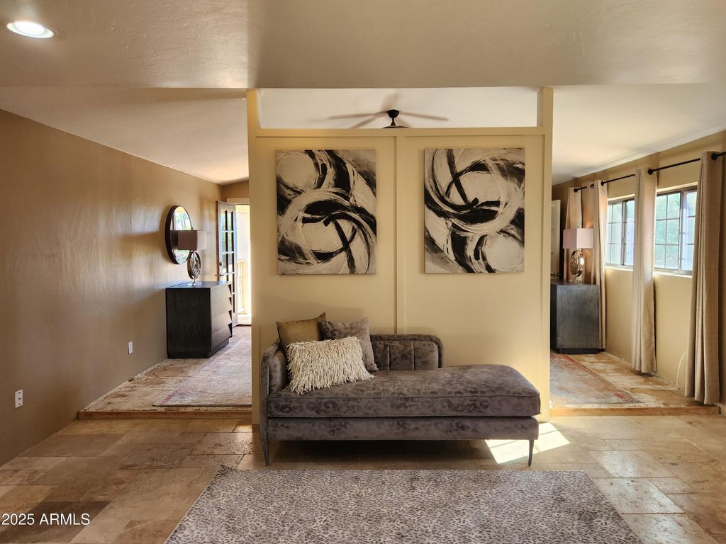 Image 25 of property listing at 8915 N Invergordon Road, Paradise Valley, AZ 85253