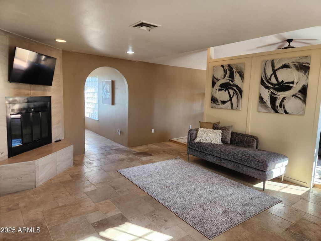 Image 26 of property listing at 8915 N Invergordon Road, Paradise Valley, AZ 85253