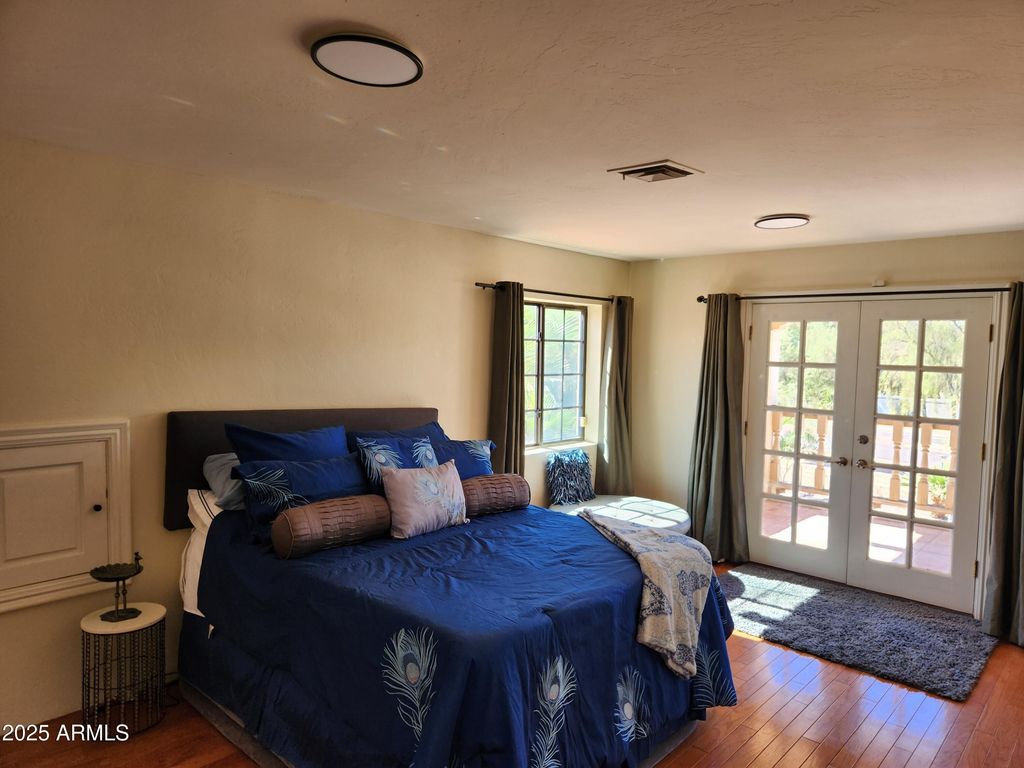 Image 28 of property listing at 8915 N Invergordon Road, Paradise Valley, AZ 85253