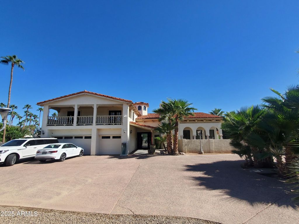 Image 3 of property listing at 8915 N Invergordon Road, Paradise Valley, AZ 85253