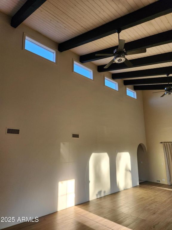 Image 7 of property listing at 8915 N Invergordon Road, Paradise Valley, AZ 85253