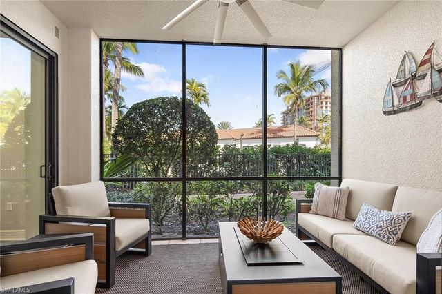 1015 Sandpiper ST # D102, Naples, FL 34102