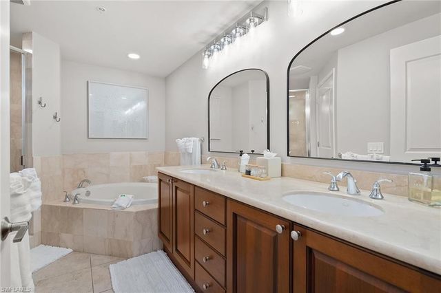 1015 Sandpiper ST # D102, Naples, FL 34102