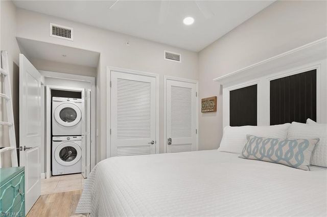 1015 Sandpiper ST # D102, Naples, FL 34102