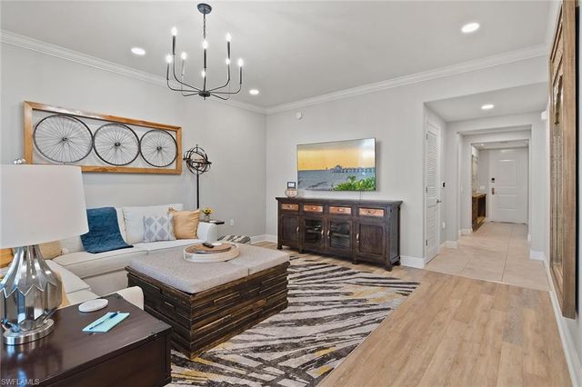 1015 Sandpiper ST # D102, Naples, FL 34102