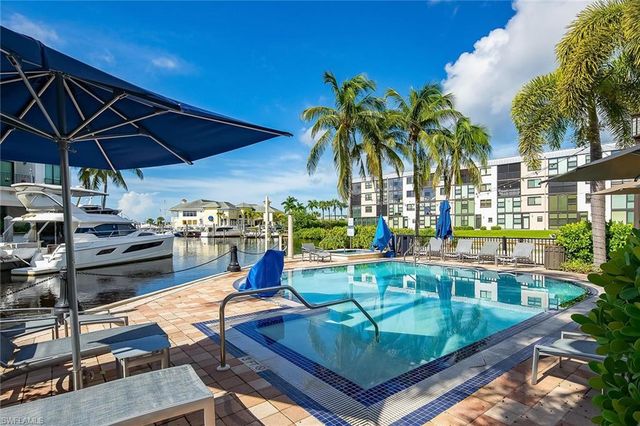 1015 Sandpiper ST # D102, Naples, FL 34102