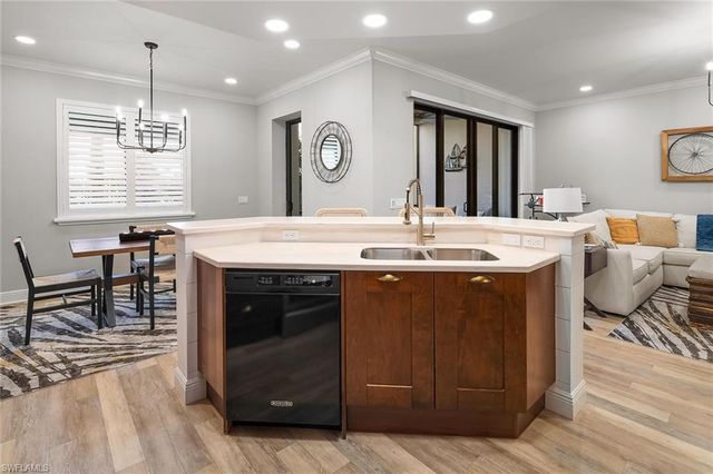 1015 Sandpiper ST # D102, Naples, FL 34102