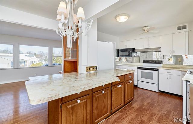 4650 Venarde Drive, St Louis, MO 63128