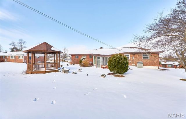 4650 Venarde Drive, St Louis, MO 63128