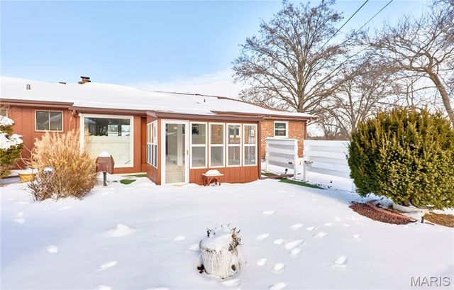 4650 Venarde Drive, St Louis, MO 63128