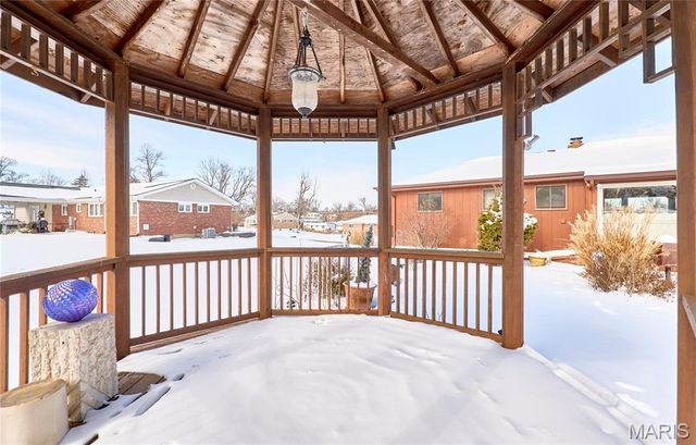 4650 Venarde Drive, St Louis, MO 63128