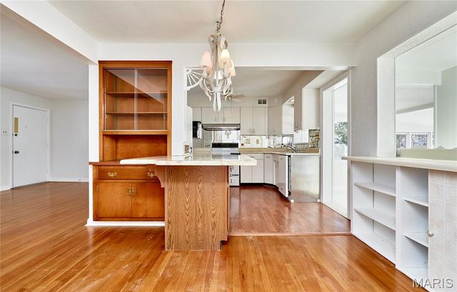 4650 Venarde Drive, St Louis, MO 63128