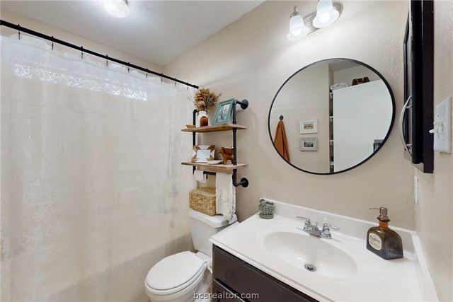 4017 Southern Trace Drive, College Station, TX 77845