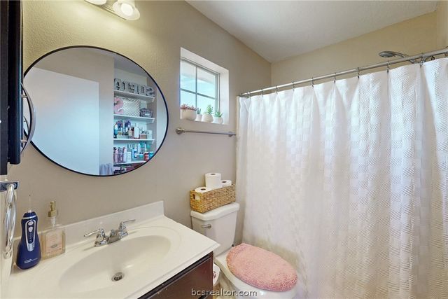 4017 Southern Trace Drive, College Station, TX 77845