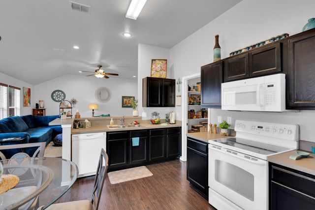 135 Valley Ranch Drive, Waxahachie, TX 75165