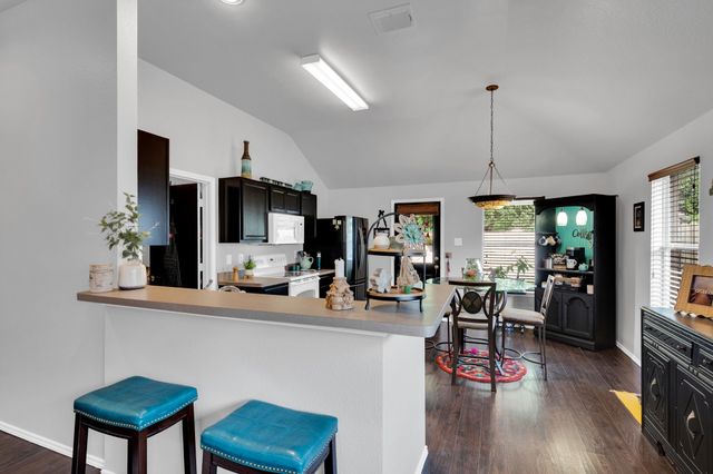135 Valley Ranch Drive, Waxahachie, TX 75165