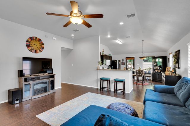 135 Valley Ranch Drive, Waxahachie, TX 75165