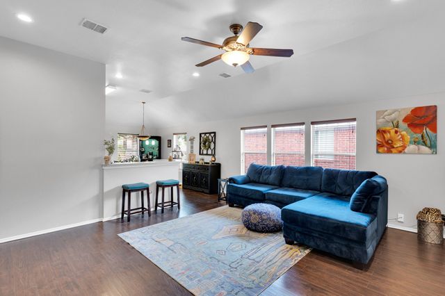 135 Valley Ranch Drive, Waxahachie, TX 75165