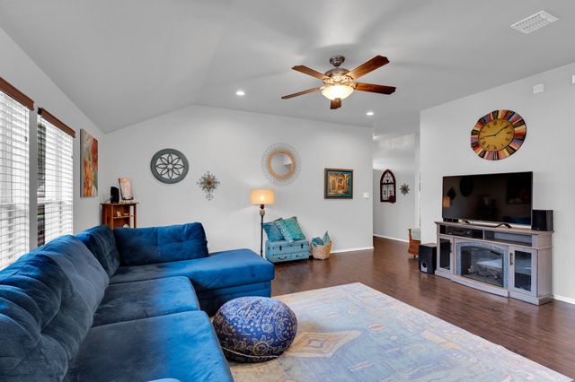 135 Valley Ranch Drive, Waxahachie, TX 75165