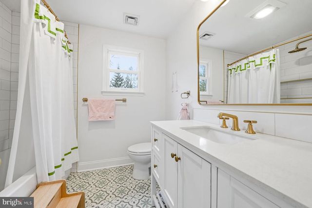 435 LANTERN LN, Berwyn, PA 19312