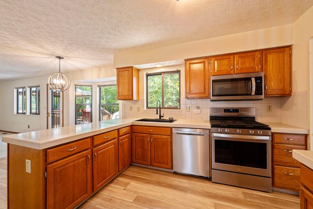 1664 Demaret Lane, Columbus, OH 43228