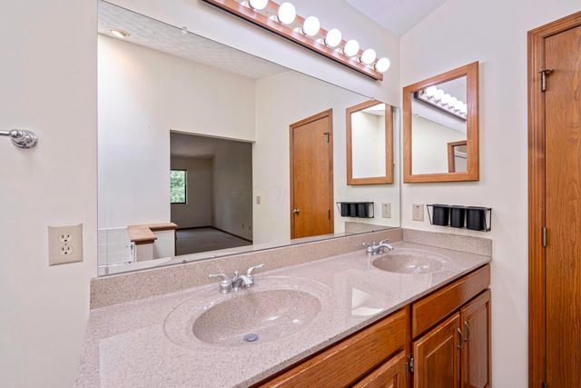 1664 Demaret Lane, Columbus, OH 43228