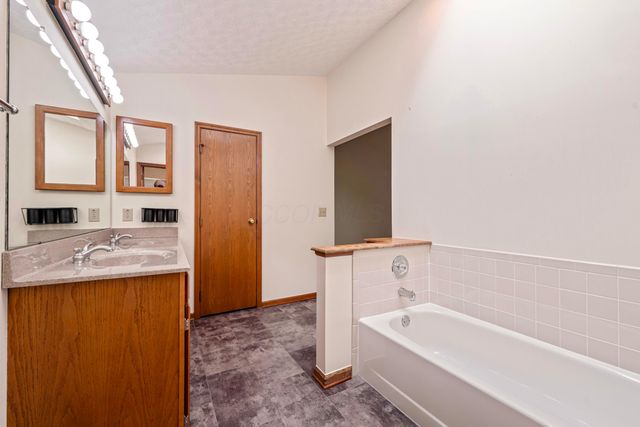 1664 Demaret Lane, Columbus, OH 43228