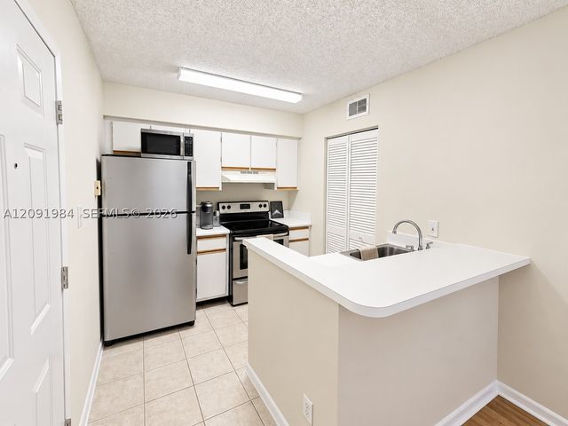 620 S Park Rd 25-2, Hollywood, FL 33021