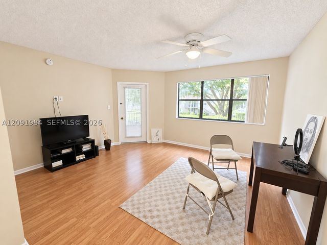 620 S Park Rd 25-2, Hollywood, FL 33021