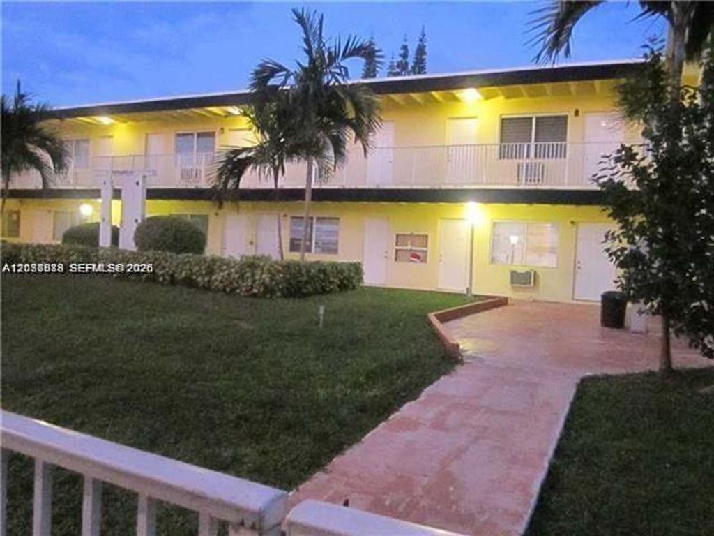 16851 NE 21st Avenue 7, North Miami Beach, FL 33162