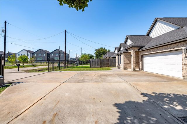 171 Foxshire Lane, Houston, TX 77047