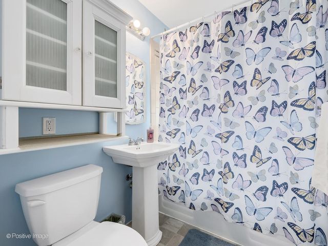 9516 Jackson Avenue, Brookfield, IL 60513