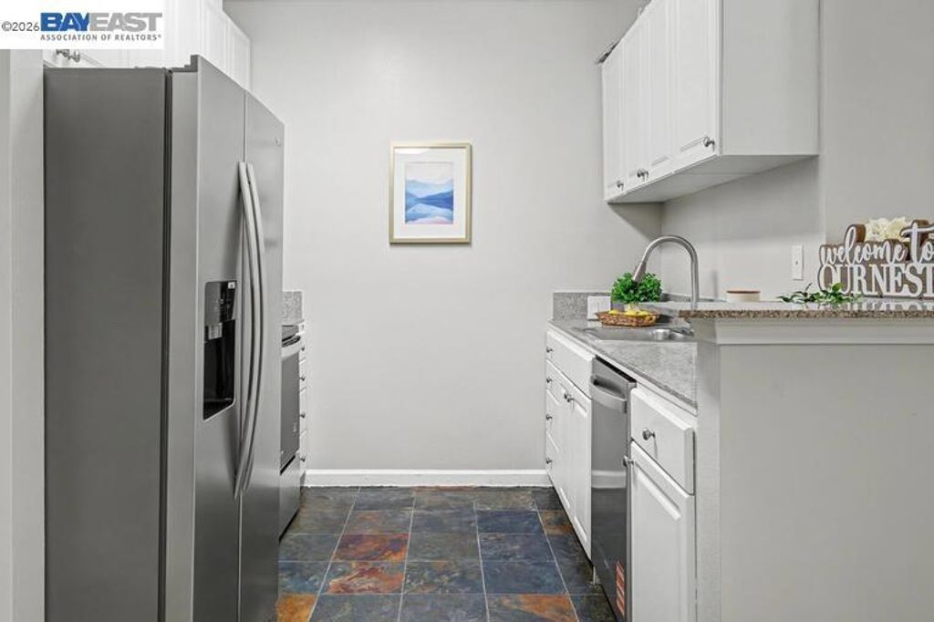 Image 10 of property listing at 401 S Norfolk St 216, San Mateo, CA 94401