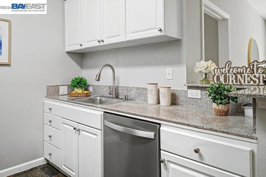 Image 11 of property listing at 401 S Norfolk St 216, San Mateo, CA 94401