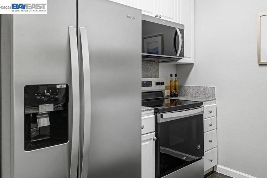 Image 12 of property listing at 401 S Norfolk St 216, San Mateo, CA 94401